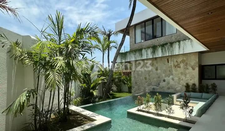 LUXURIOUS SANCTUARY IN PERERENAN’S PEACEFUL SETTING