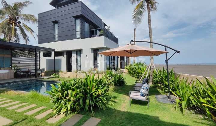 Beachfront Freehold Residence Set On The Sands Of Saba Beach, Gianyar