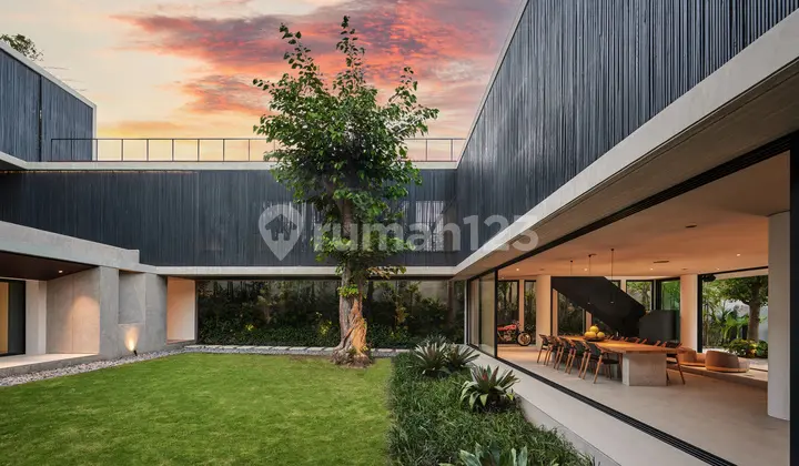 Price Drop!!! One Of A Kind Super Luxury Freehold Villa With Rice Field Views