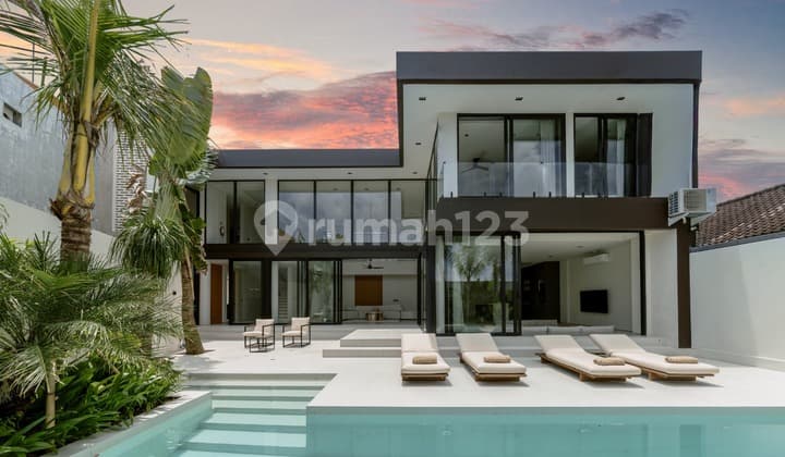 Luxury 4-Bedroom Leasehold Villa In Prime Seminyak With Grand Pool