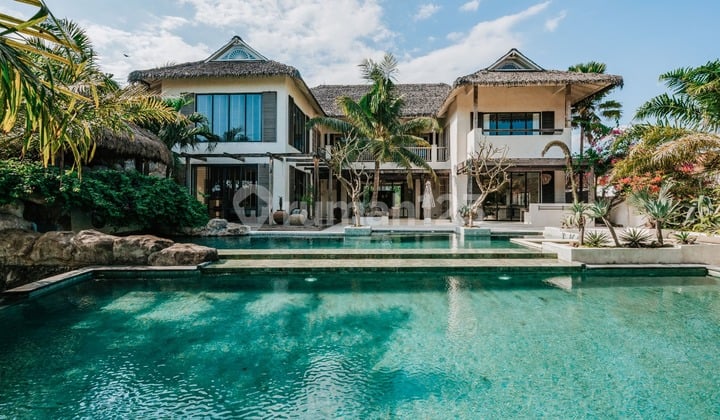 Seseh Resort Style Residence With Expansive Space And Steps From The Beach
