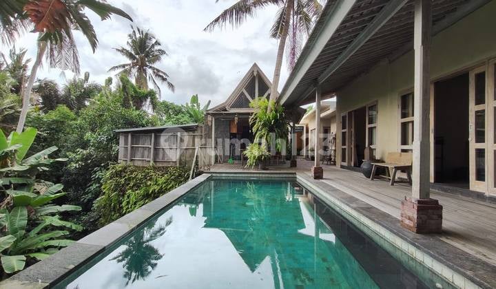 SPACIOUS FAMILY VILLA WITH RIVER AND RICEFIELD VIEWS IN GIANYAR