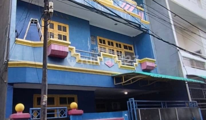 Rumah 3 lantai,lokasi strategis,dekat ke Mangga Dua Square