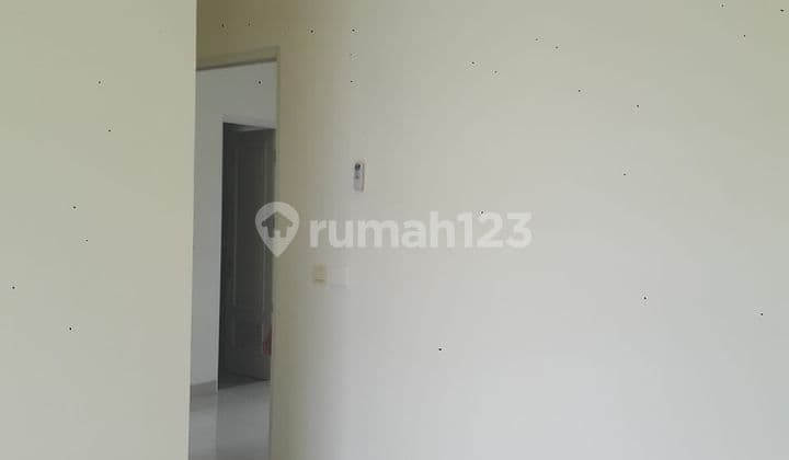 2-story house in Green Lake City, nice with lake and sports club.