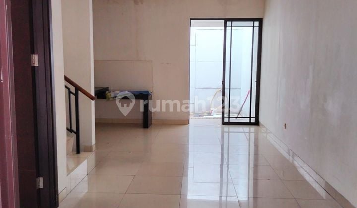 Rumah di Green Lake City 2 Lantai SHM Bagus