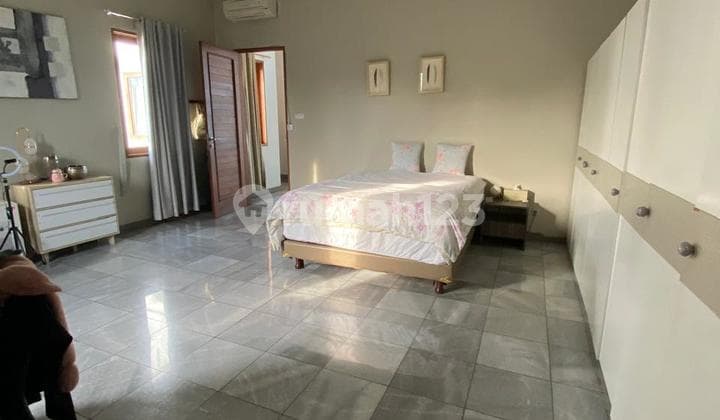 For Sale Beautiful House in Sesneg Complex Kebayoran Lama Area 400m2