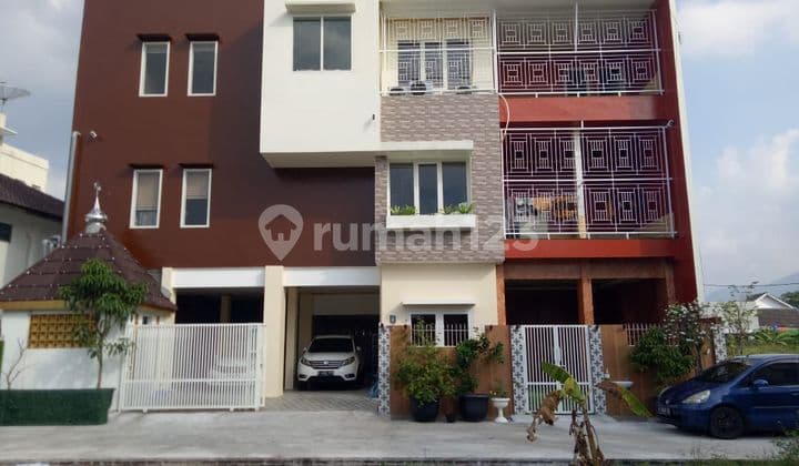 Rumah 3 Lantai di Jalan MT Haryono Ungaran Bagus SHM hadap Utara