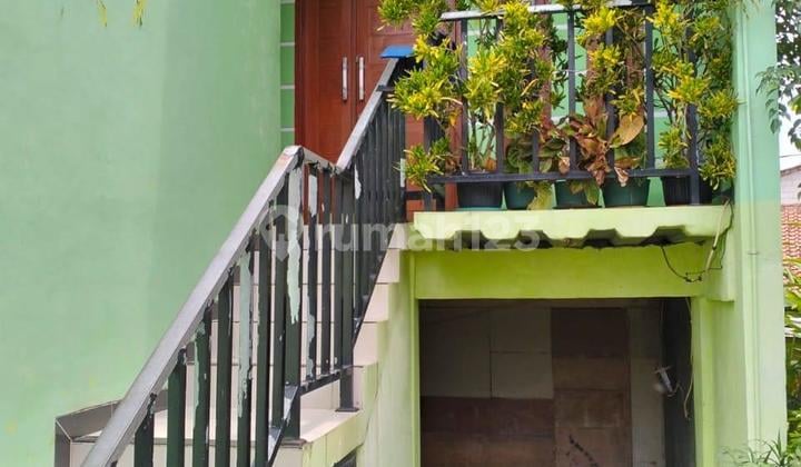 Lokasi.sangat Strategis Rumah 2 Lantai di Kukusan Ui Depok
