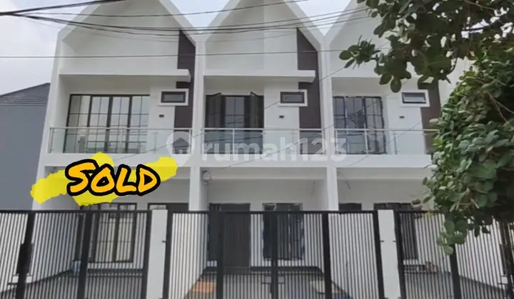 4x16 New House in North Meruya, Scandinavian Facade. West Jakarta