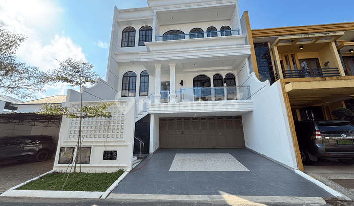 For Sale 3-Story Luxury House American Model Sukajadi Batam