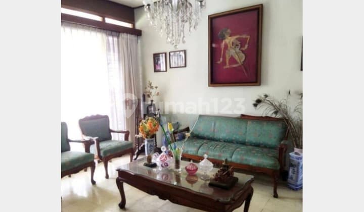Rumah Vintage SHM Luas 2 Lantai di Bandung Utara