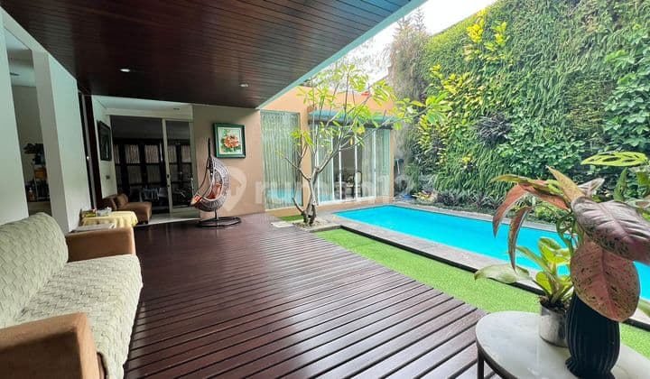 Rumah Mewah Semi Furnished di Tatar Larangtapa