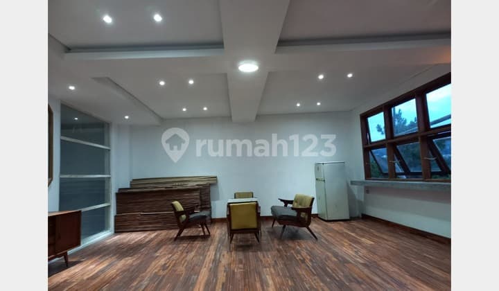 Rumah Villa Baru View Kota Bandung di Setiabudi