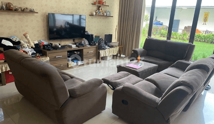 Rumah Luas Ada Taman di Cipaku Indah Bandung