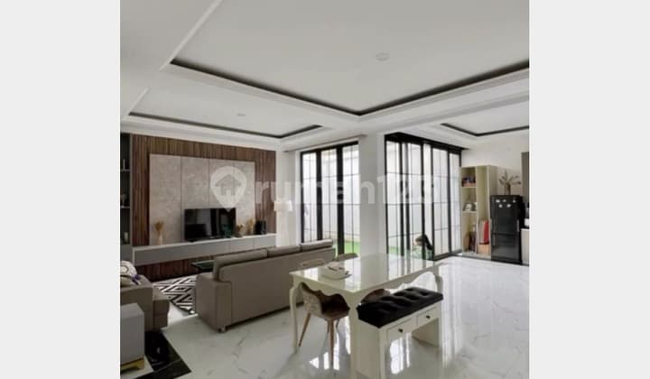 Rumah Megah Hook Modern Classic Full Furnished di Cikole Lembang