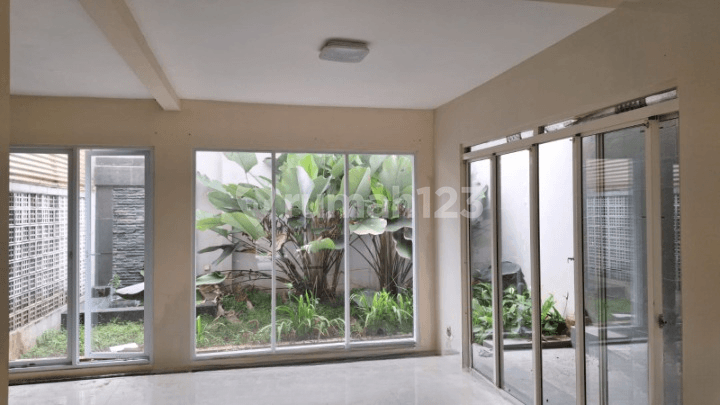 Rumah 2 Lantai Ada Taman di Tatar Mayangsunda Kbp