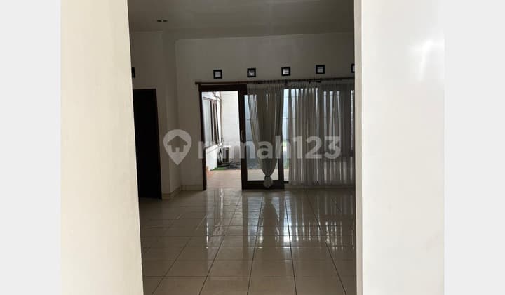 Comfortable and Move-in Ready House in Batununggal Indah Bandung