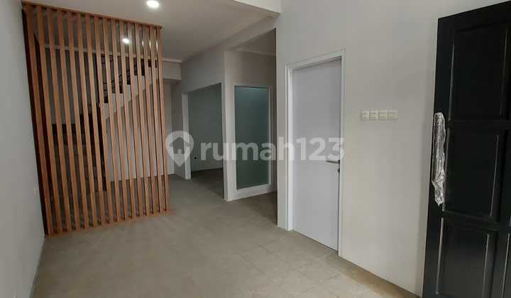 Rumah 2 Lantai Baru Renovasi di Tatar Banyaksumba Kbp