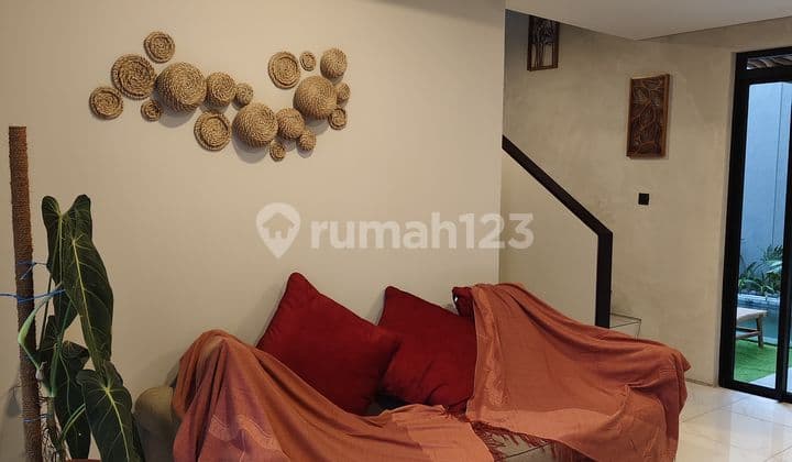 Rumah Bagus Ada Kolam Renang di Tatar Punawangi Kbp