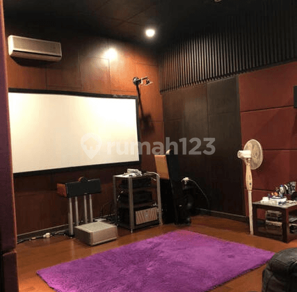 Rumah Mewah Hook 3 Lantai Siap Huni di Gegerkalong Bandung