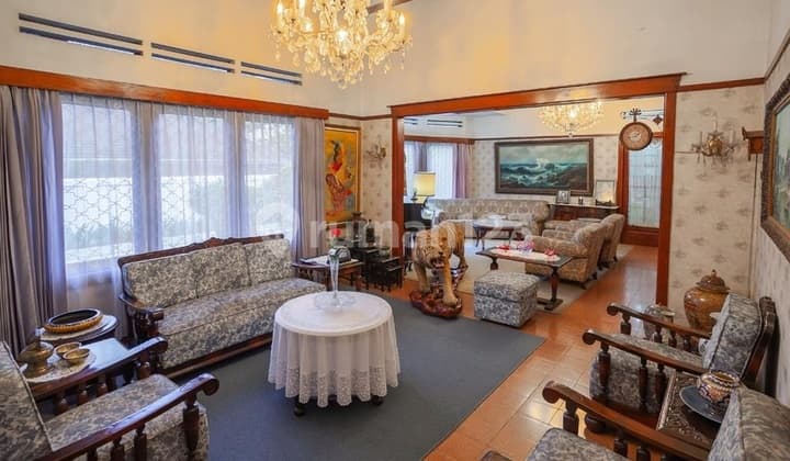 Spacious Dutch House With Pavilion in Dipatiukur Bandung
