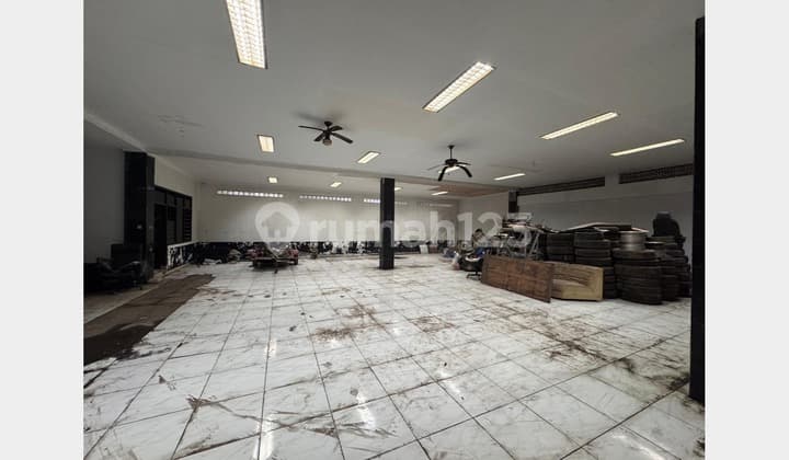 Sewa Ruko Luas dan Strategis di Mainroad Gatot Subroto, Bandung