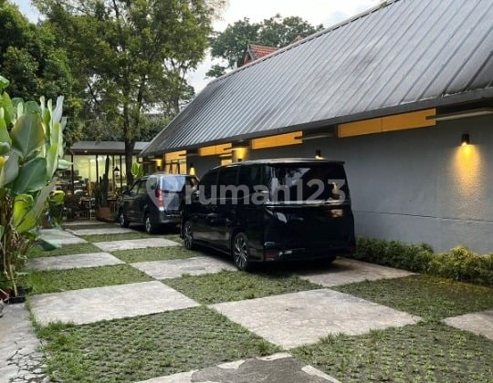 Ruang Usaha Bagus dan Luas di Sayap Dago