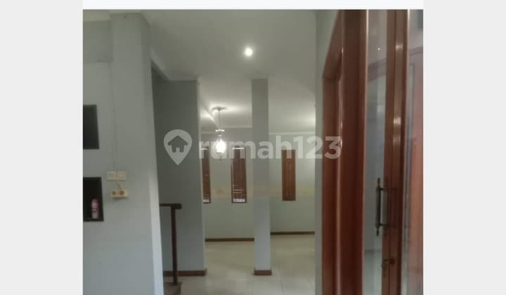 Rumah Luas Nyaman SHM Setra Duta, Bandung