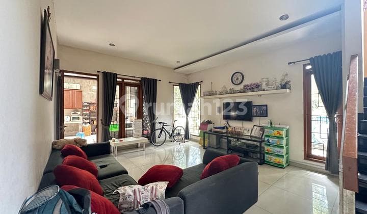 Rumah 2 Lantai Luas Terawat di Batununggal Kota Bandung
