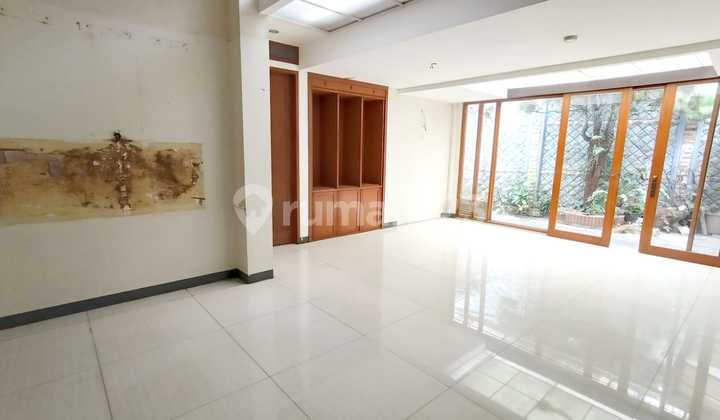 Rumah atau Ruang Usaha Siap pakai di Sayap Riau Bandung