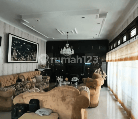 Rumah Semi Furnished 2,5 Lantai di Sayap Riau Bandung