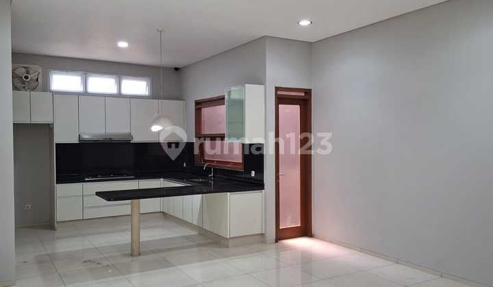 Villa Minimalis Siap Huni di Sayap Riau Bandung