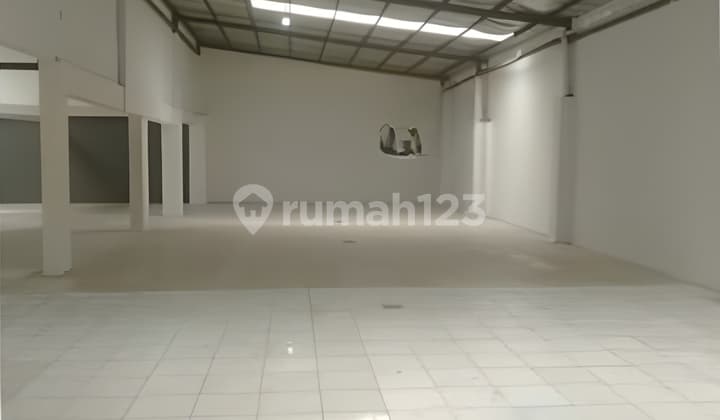 Ready-to-Use Wide Warehouse Holis Permai Bandung