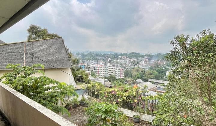 Jual Rumah Sejuk di Bandung Utara - Hegarmanah, Harga di Bawah Pasar, Cocok untuk Villa & Airbnb