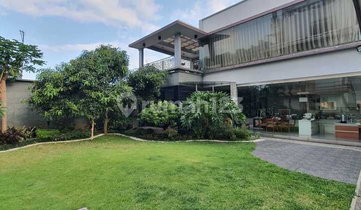Rumah Lux dan Asri di Mainroad Dago Bandung