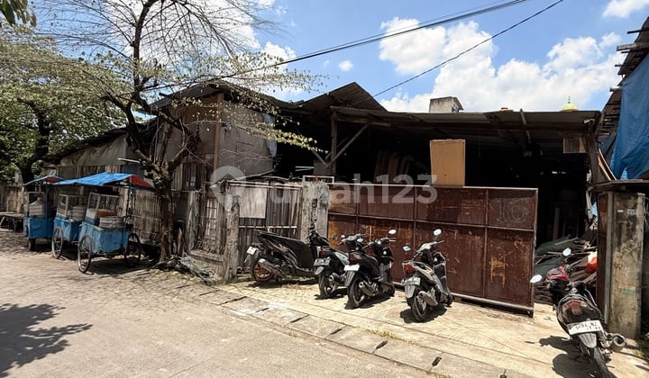 Plot in Kalideres, West Jakarta, suitable for your needs.