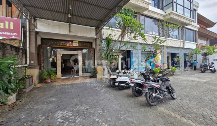 Ruko, 3 Lantai, SHM Persis Depan Gusto di Renon