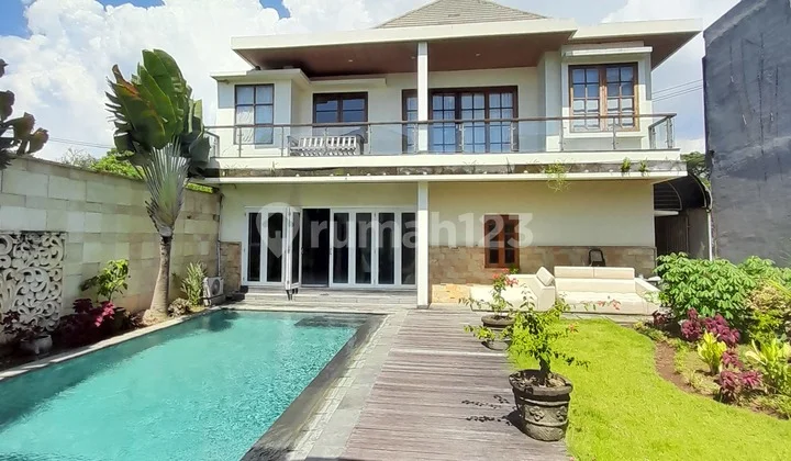 2-storey villa house with rice field and ocean views in Ketewel Gianyar