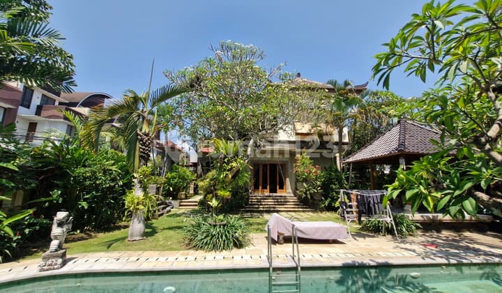 Villa fully furnished di Kerobokan, Badung
