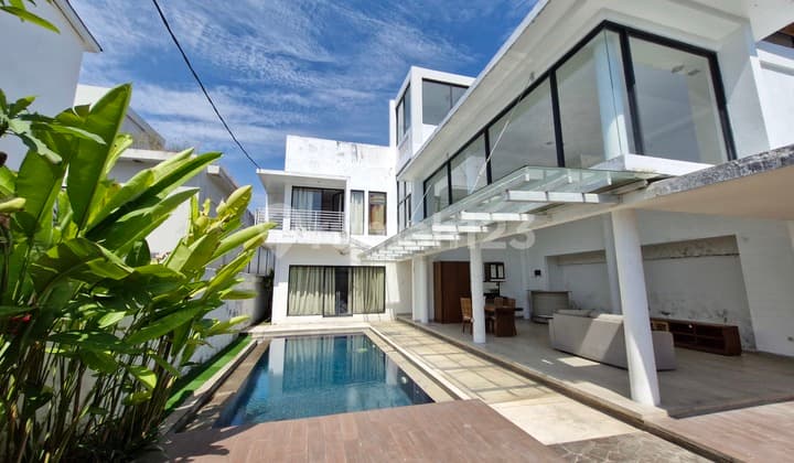 Villa Siap Huni Ocean View di Nusa Dua