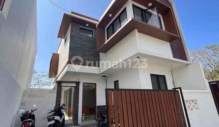 Rumah Villa 2 Lantai Dalam Kompleks di Nusa Dua