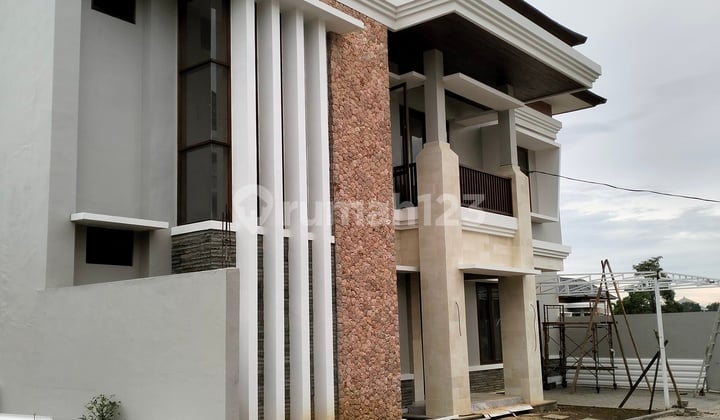 Rumah Elit Dua Lantai Bonus Pool Area Premium Dekat Pantai Sanur