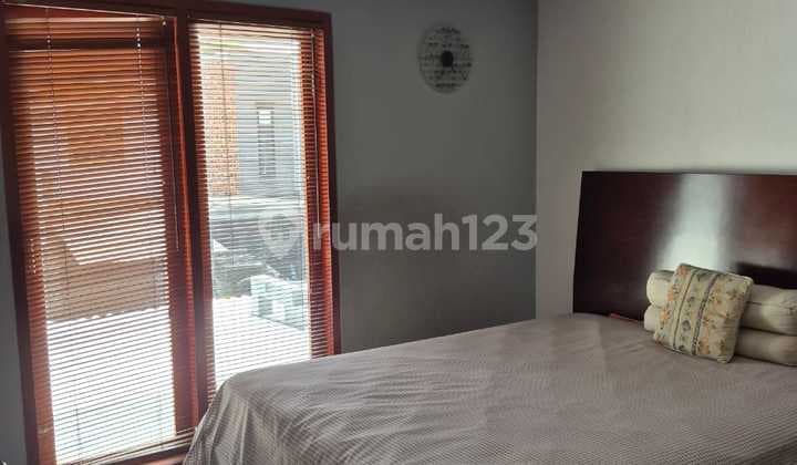 Rumah posisi hoek 2 lantai dalam komplek di Puri Bintaro