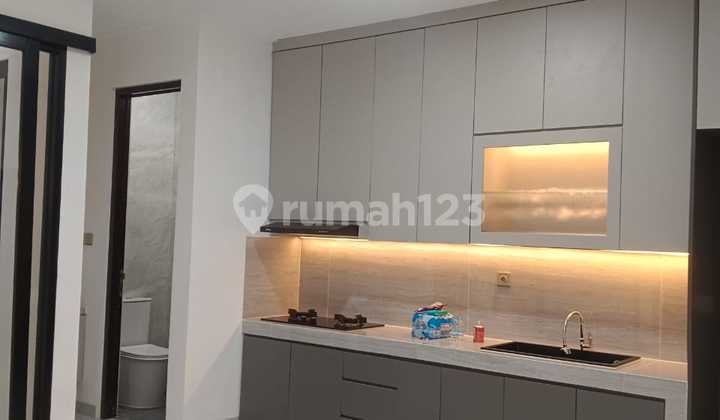 Rumah baru siap huni 2 lantai di Graha Raya