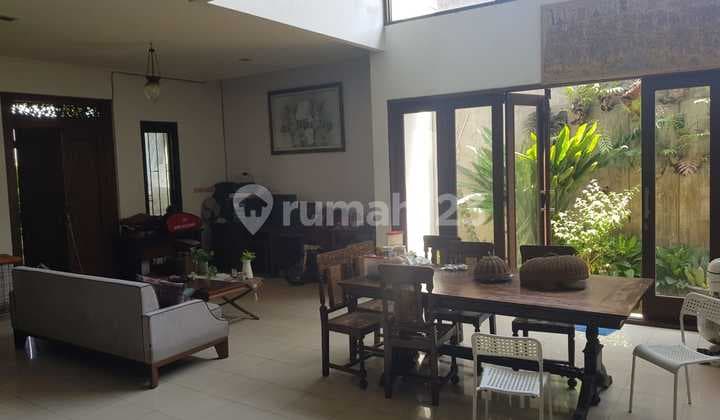 Rumah posisi hoek 2 lantai di Puri Flamboyant Rempoa