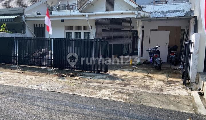 Dijual Rumah Lokasi Strategis, Dekat Dengan Gandaria City.