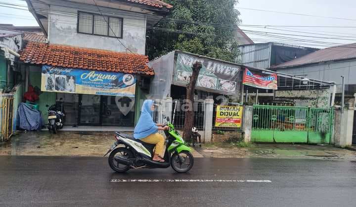 House and Land in Cijantung, East Jakarta, Close to Hospitals and Schools on Jenderal Sudirman Street.