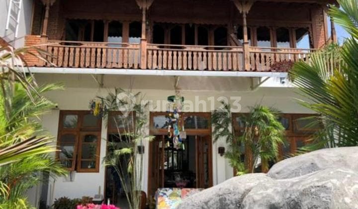 Villa Joglo 2 Lantai di Jalan Bidadari Badung, Dekat dengan Pusat Keramaian