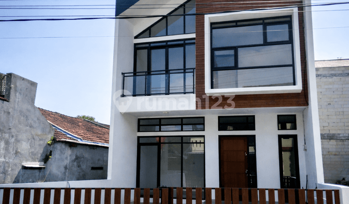 Rumah Mewah di Gedebage Bandung, Lokasi Strategis Sangat dengan dengan Stasiun Kereta Woosh