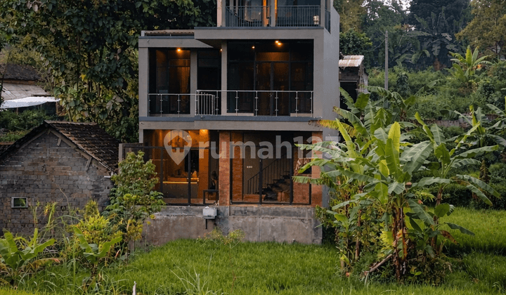 Villa Mewah Full Furnish di Karanganyar Jawa Tengah, Lokasi Tenang, Nyaman Vide Sawah dan Pengunungan